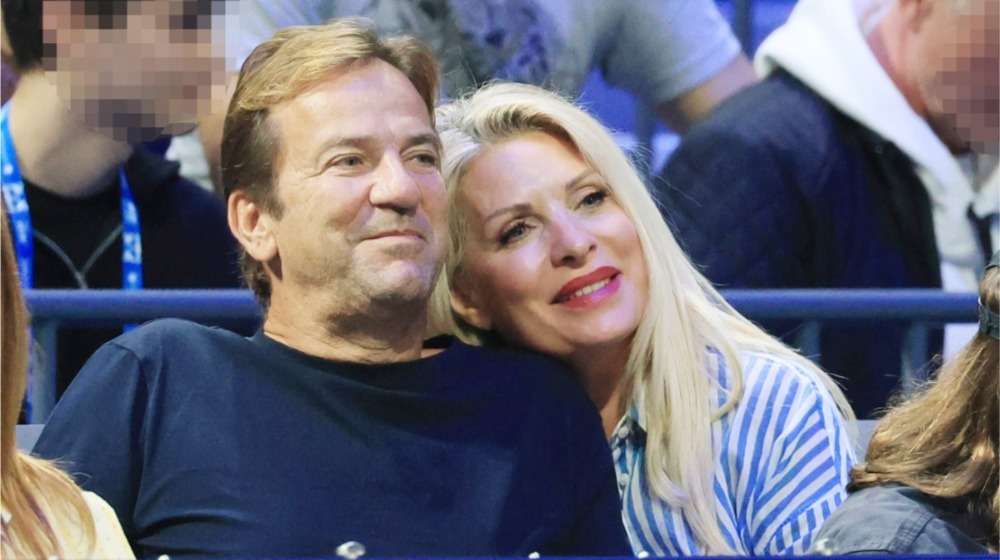 Ελένη Μενεγάκη - Μάκης Παντζόπουλος: Βόλτα στην Αθήνα με την 11χρονη κόρη τους, Μαρίνα [εικόνα]